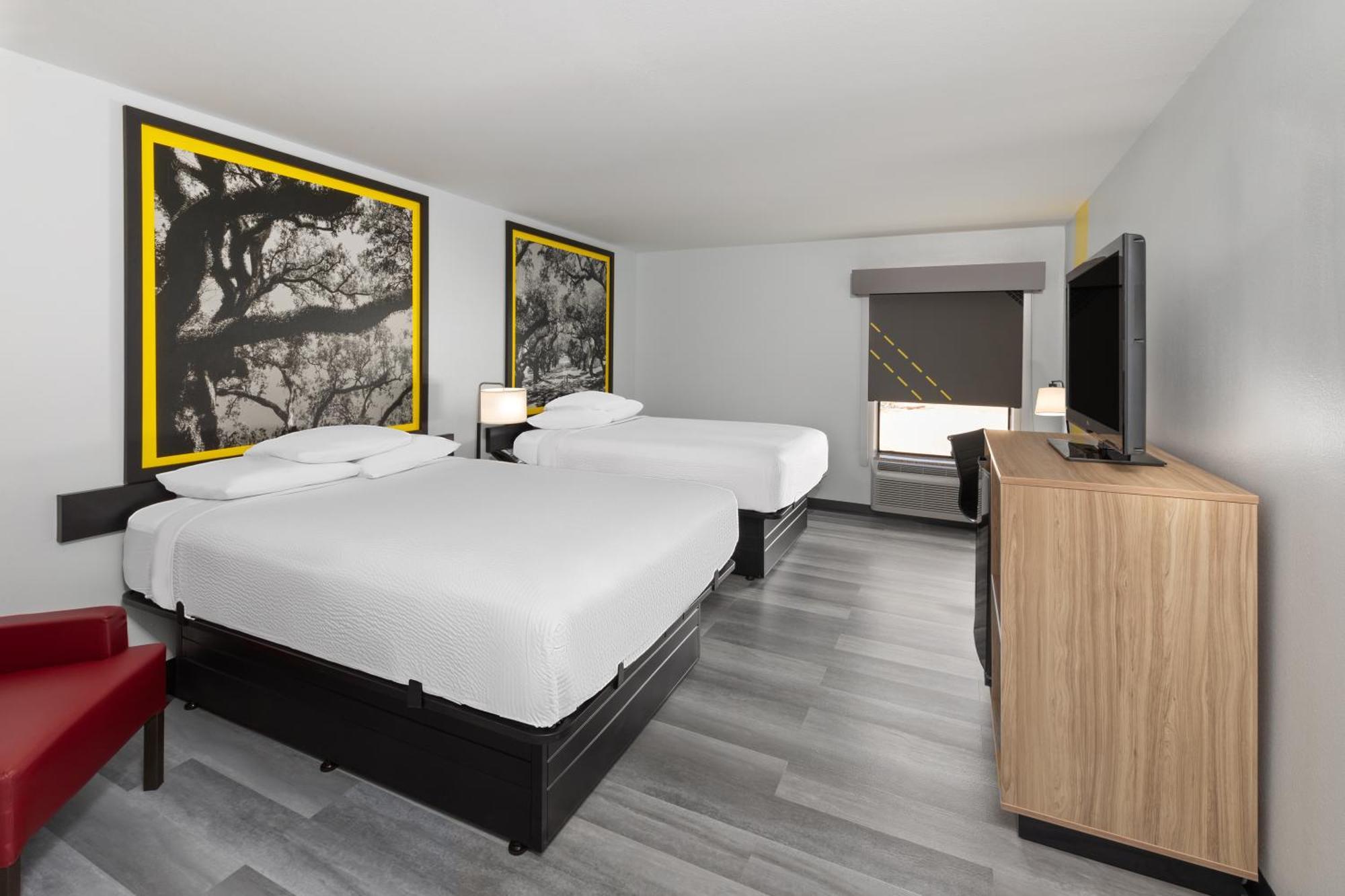 Super 8 By Wyndham Alexandria La Hotel Exterior photo