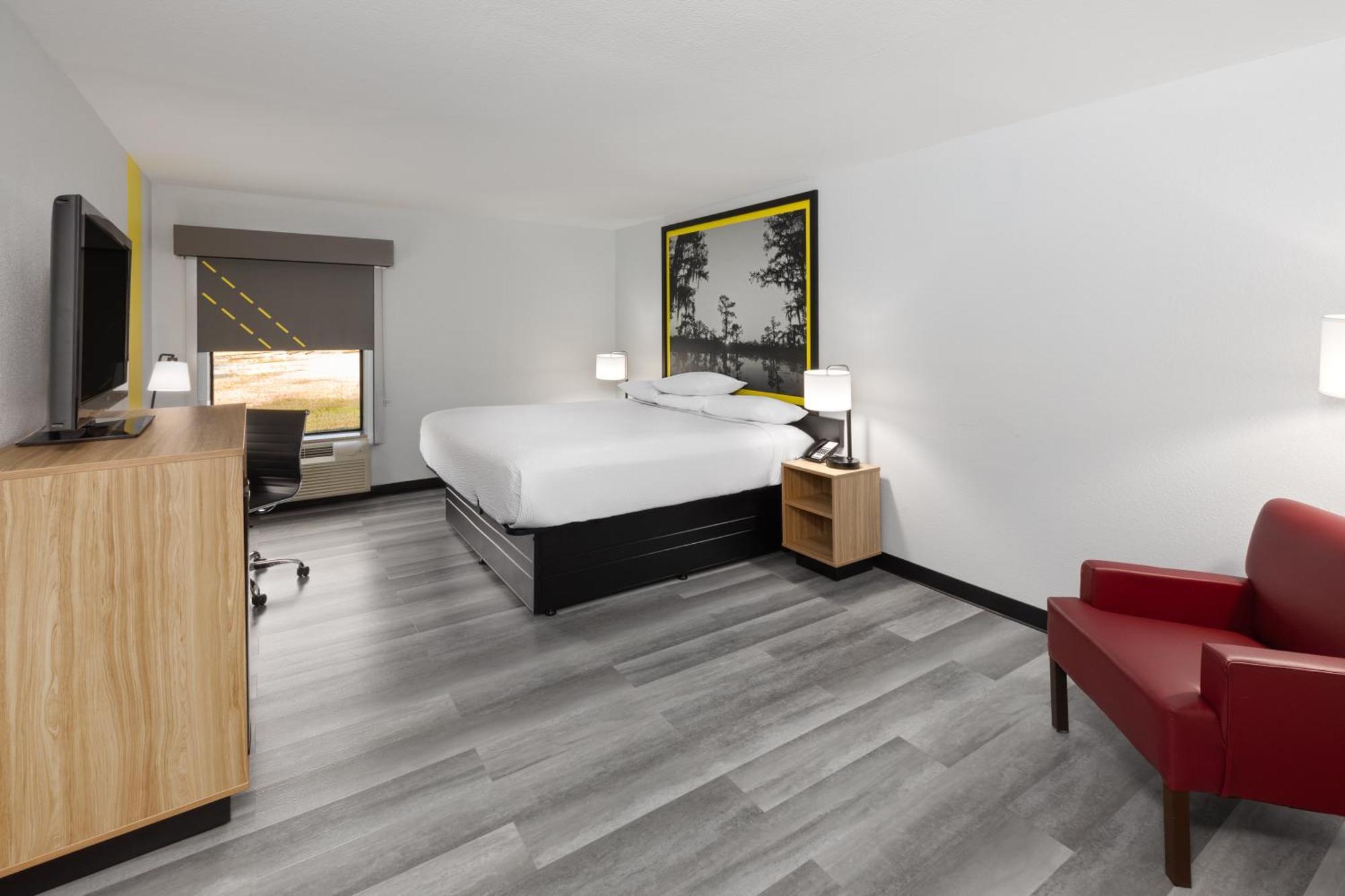 Super 8 By Wyndham Alexandria La Hotel Exterior photo